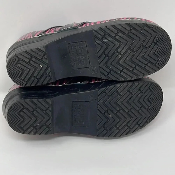 Sanita Breast Cancer Zebra pink Professional Clogs - Picture 5 of 10